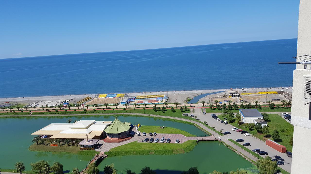Roini Apartment Batumi Exterior photo