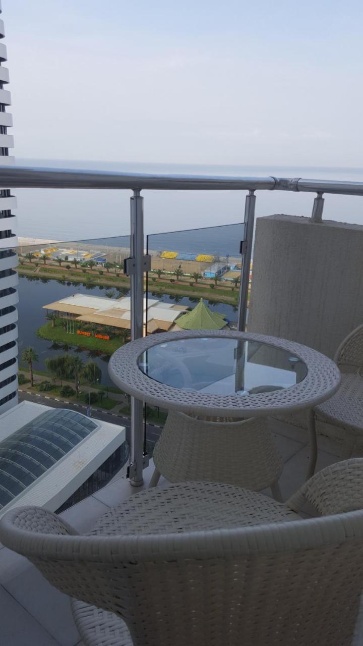 Roini Apartment Batumi Exterior photo
